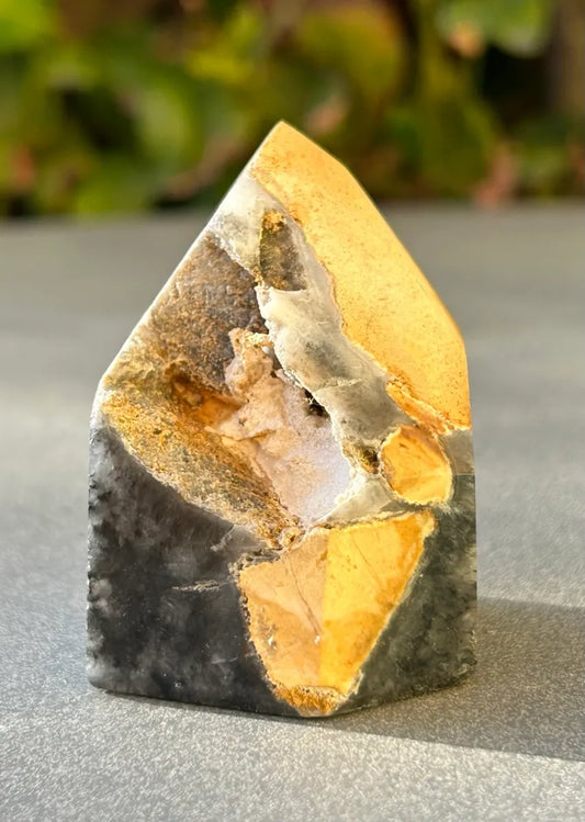 Mosaic Chalcedony Quartz Tower (1)